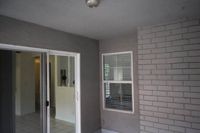 Private Patio - 1945 Evergreen St