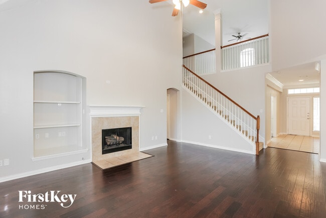 Building Photo - 6812 Briarwood Dr