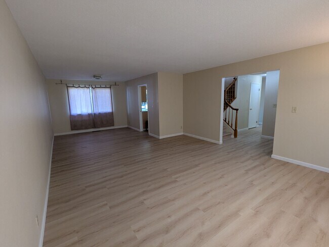 Foto del edificio - 670 High Glen Dr