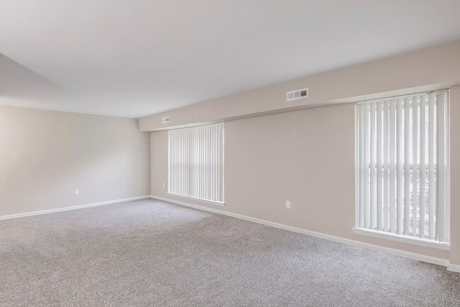 Foto del edificio - Whisperwood Apartments