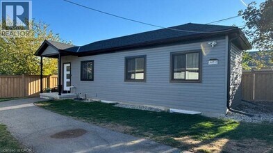 Building Photo - 261 Belmont Ave W