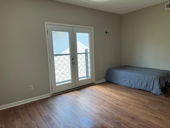 Foto del edificio - 1/1 Condo Walking Distance to UT