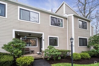 Building Photo - 82 Park Dr