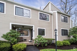 Building Photo - 82 Park Dr