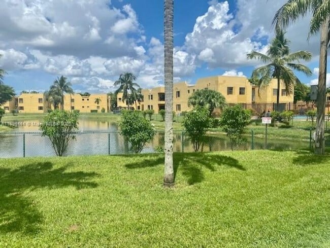 Foto del edificio - 550 NW 114th Ave