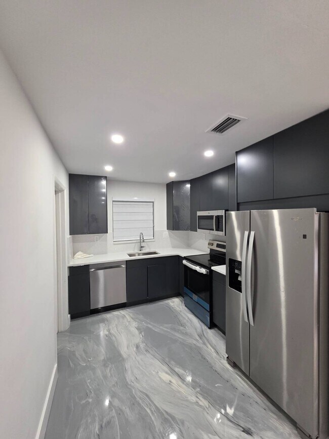 Foto del edificio - 18730 NW 29th Pl