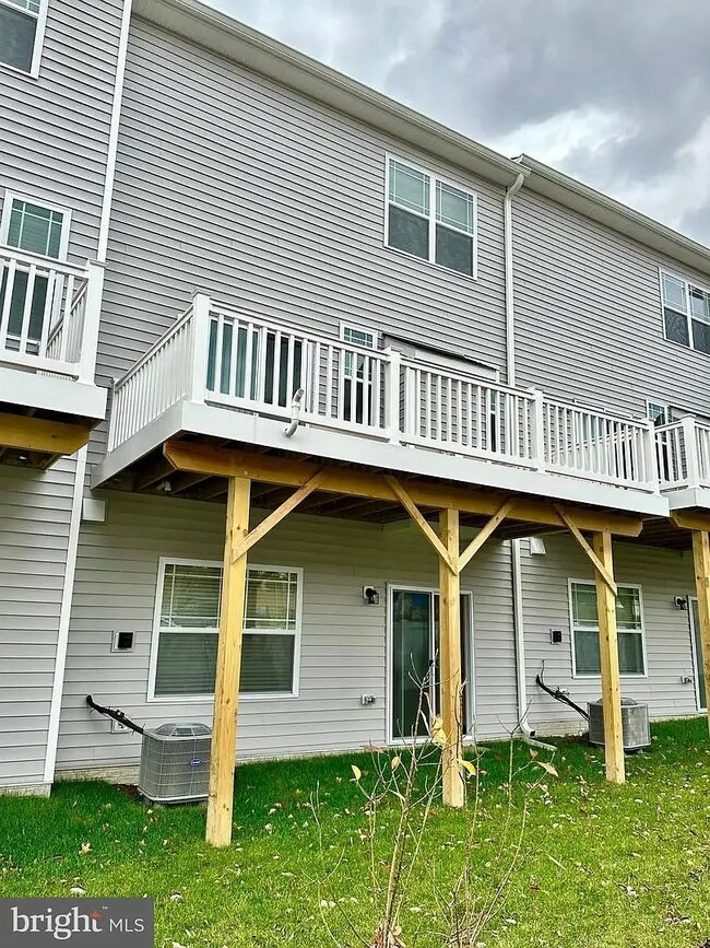 Building Photo - 209 Jenkins Way