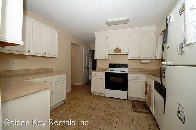 Building Photo - 207 Sourwood Rd