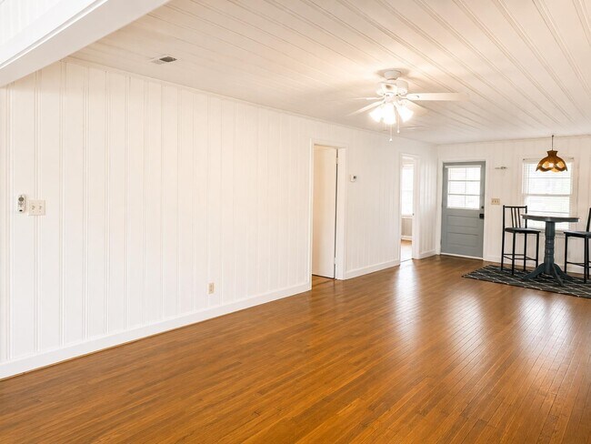 Building Photo - 117 Zoe Ct