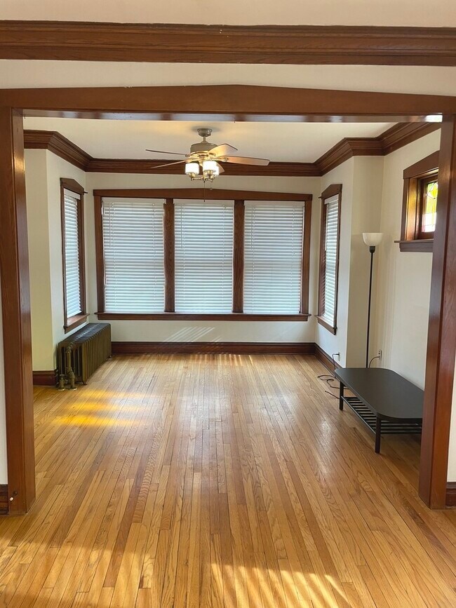 Foto del edificio - 627 N Harvey Ave