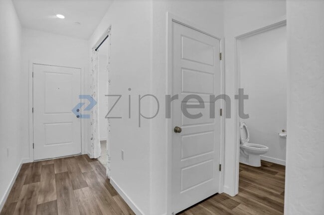 Building Photo - Unit