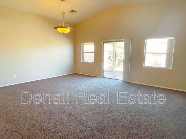 Foto del edificio - 6692 S Pepperweed