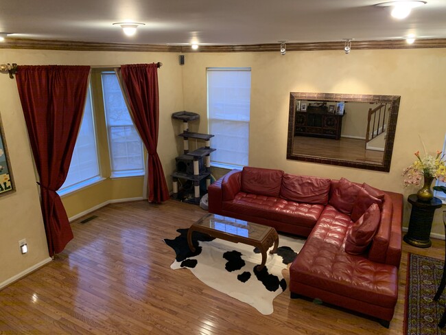 Foto del edificio - 700 Crooked Creek Dr