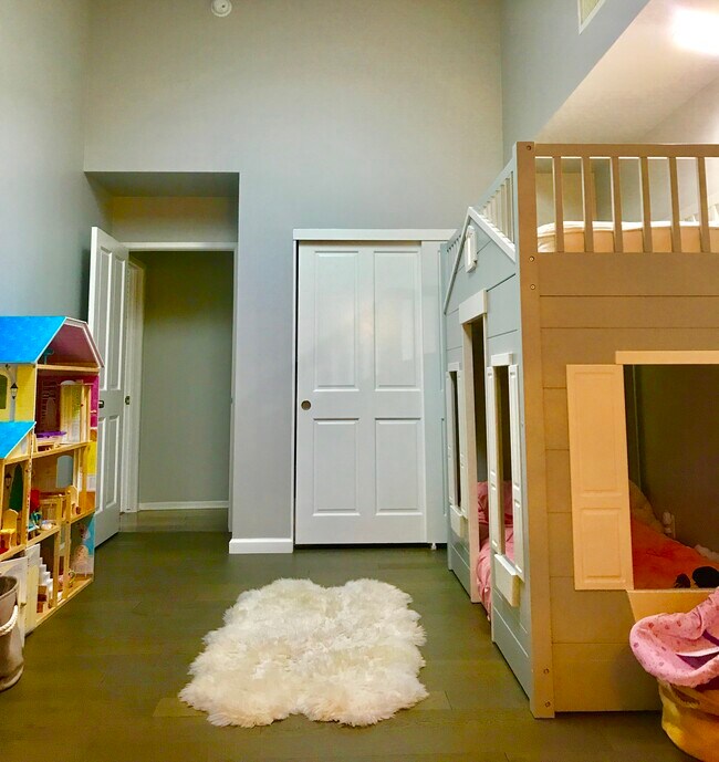 Building Photo - 3614 Malibu Country Dr