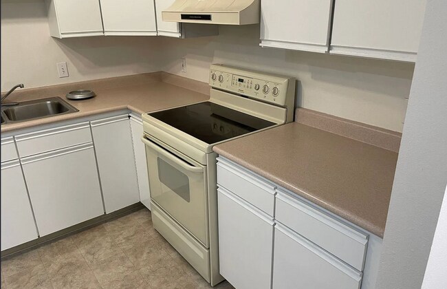 Foto del edificio - Private End-Unit Condo in Southeast Boise ...