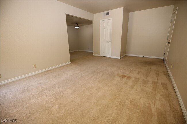 Building Photo - 5081 River Glen Dr