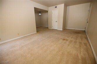 Building Photo - 5081 River Glen Dr