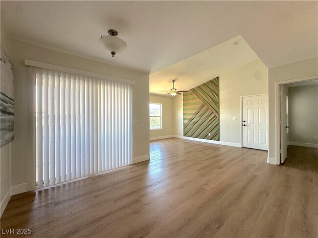 Foto del edificio - 7255 W Sunset Rd