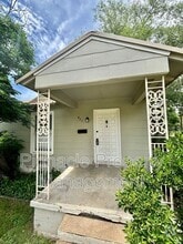 Building Photo - 421 S Van Buren St