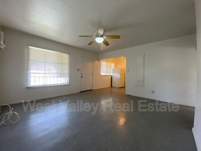 Foto del edificio - 155 1/2 North St