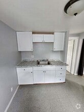 Building Photo - 32 N Lyon St