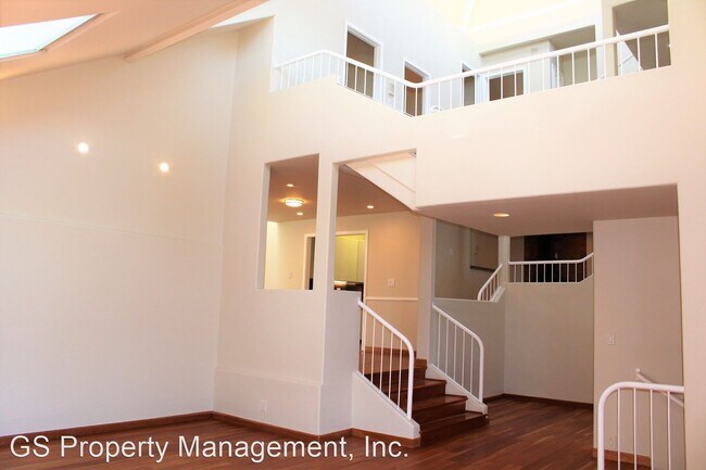 Building Photo - 4 br, 2.5 bath House - 640 Hillcrest Way