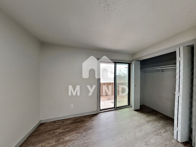 Foto del edificio - 624 E 3rd St Apt 307