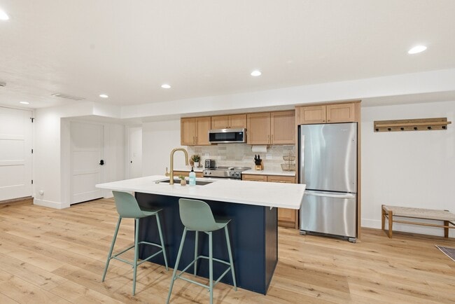 Building Photo - 2453 Brookglen Dr