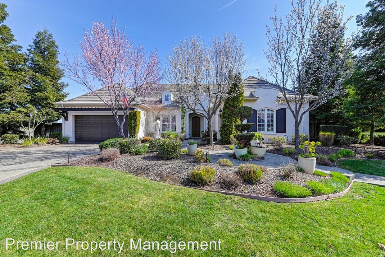 Foto principal - 4 br, 3 bath House - 8622 EAGLE CREEK CT.