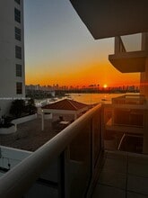 Building Photo - 1900 Sunset Harbour Dr