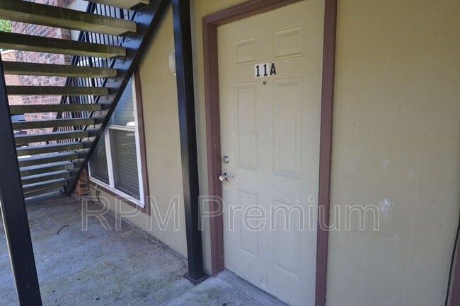 Foto del edificio - 2150 N Sherwood Forest Dr