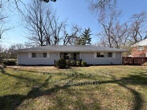 Building Photo - 404 Fee Fee Hills Dr