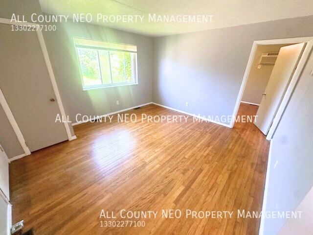 Building Photo - 1 bedroom, 1 bathroom in Cleveland availab...