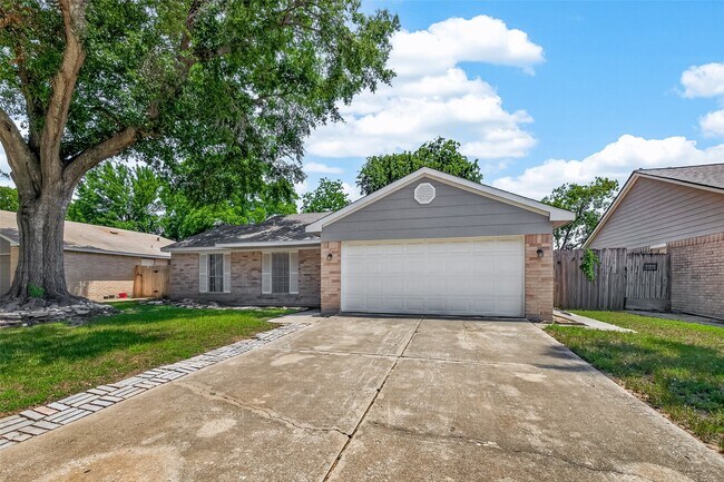 Foto del edificio - 24006 Lone Elm Dr