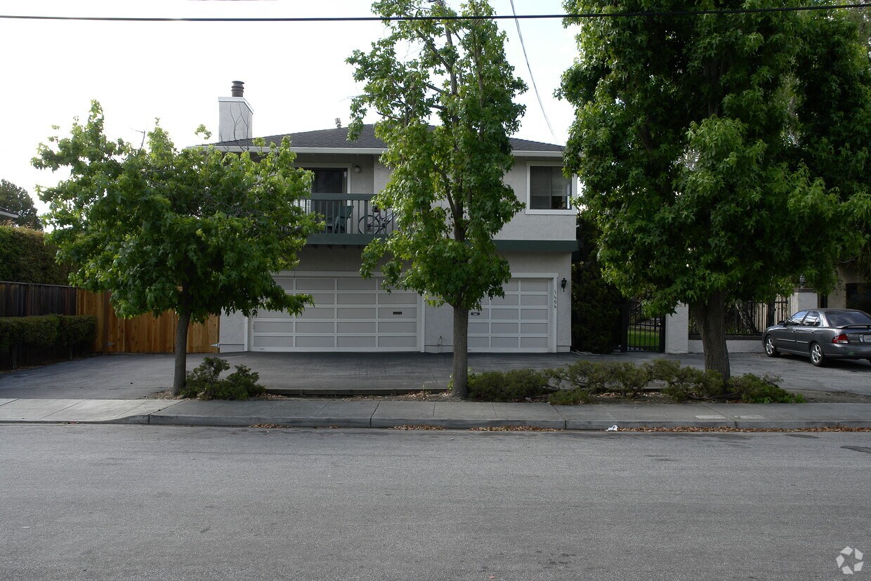 Primary Photo - 1602-1604 Silver Ave