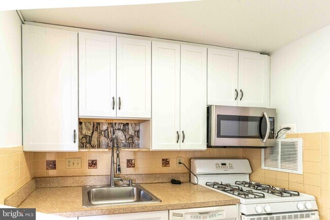 Foto del edificio - 4343 Cherry Hill Rd