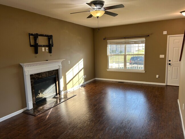 Building Photo - 538 Springhurst Pkwy