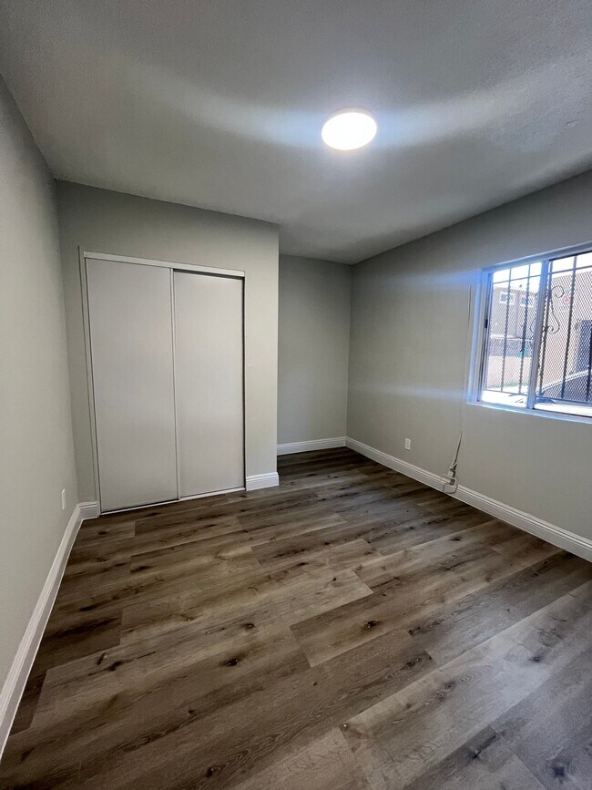 Foto del edificio - 7400 S Hoover St