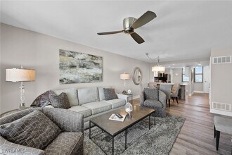 Building Photo - 320 Seaview Ct