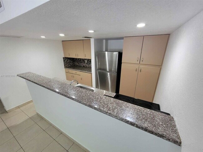 Foto del edificio - 6628 Miami Lakes Dr