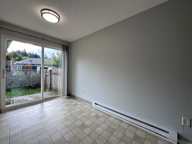 Building Photo - Wood Village Duplex