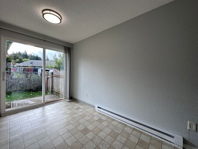 Foto del edificio - Wood Village Duplex