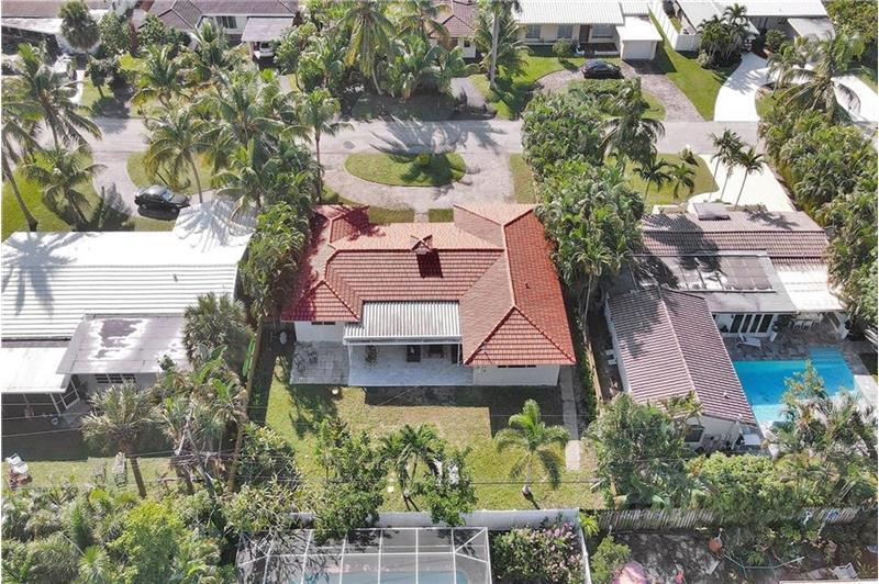 Primary Photo - 2013 Coco Palm Pl