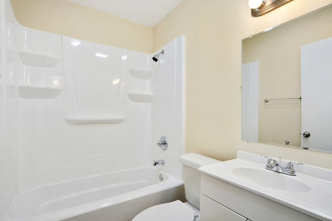 Building Photo - 3250 Kabel Dr