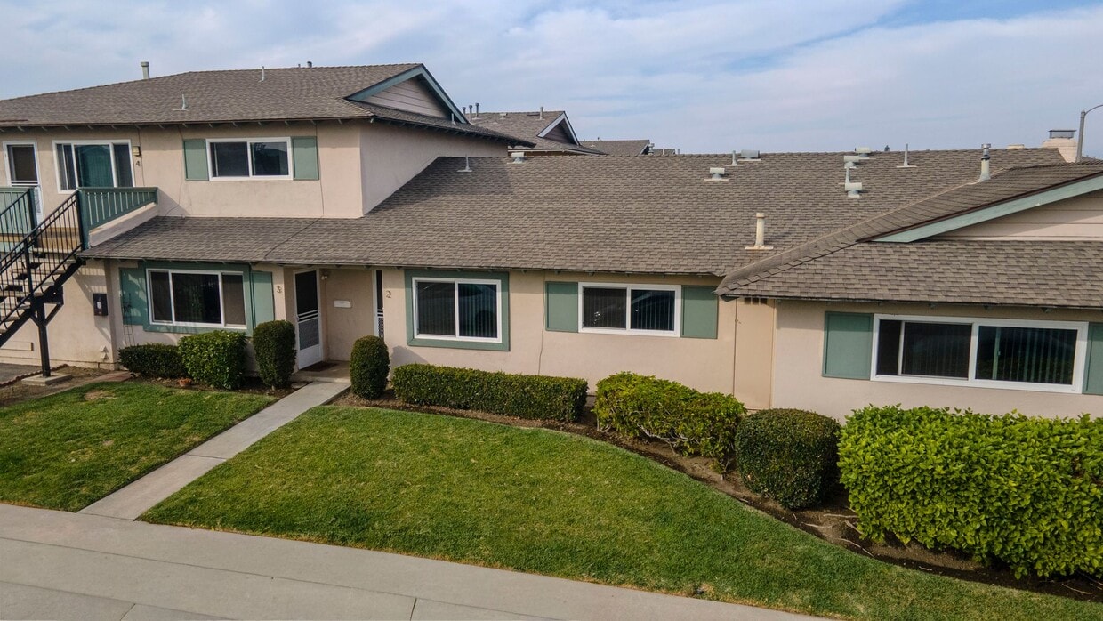 Photo - 16581 Sabot Huntington Beach CA 92647