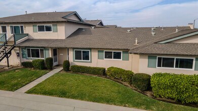 Building Photo - 16581 Sabot Ln