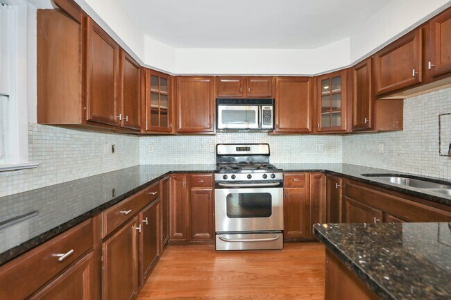 Building Photo - 47 Humbert St