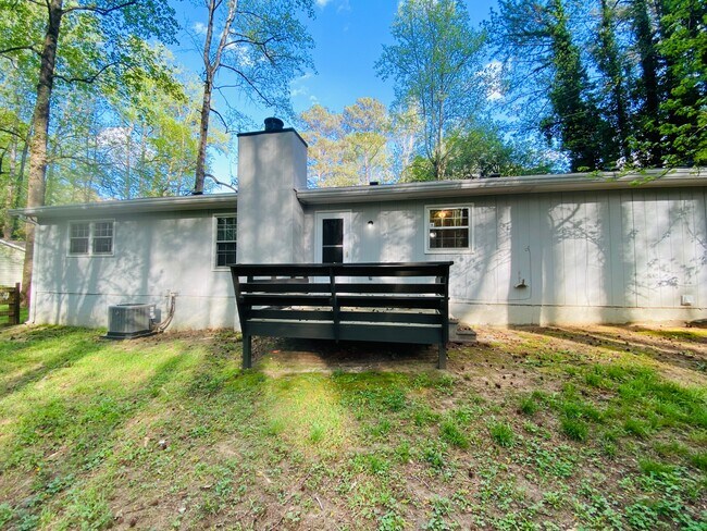 Foto del edificio - 3947 Woodland Cir SE