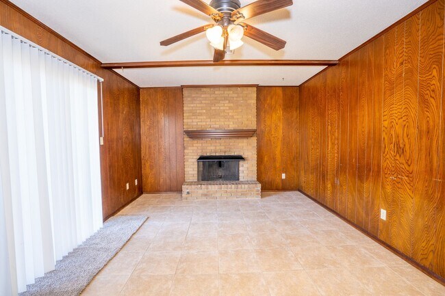Building Photo - Owasso 3 Bed 2 Bath With Updates!