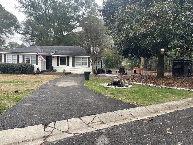 Foto del edificio - 621 Greenhill Dr